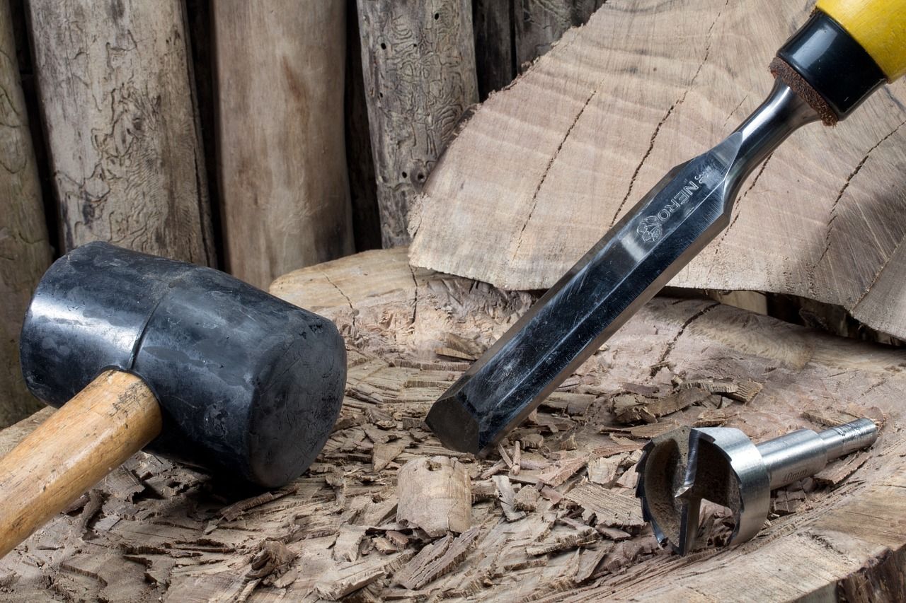 Jakich narzędzi używa się do pracy z drewnem?