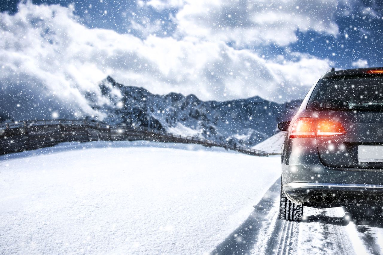 Jak nie zostać zaskoczonym na drodze przez zimę?