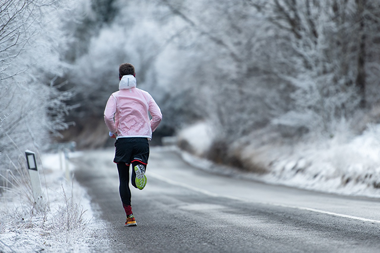 Bieganie zimą – jak zadbać o prawidłowy ubiór?