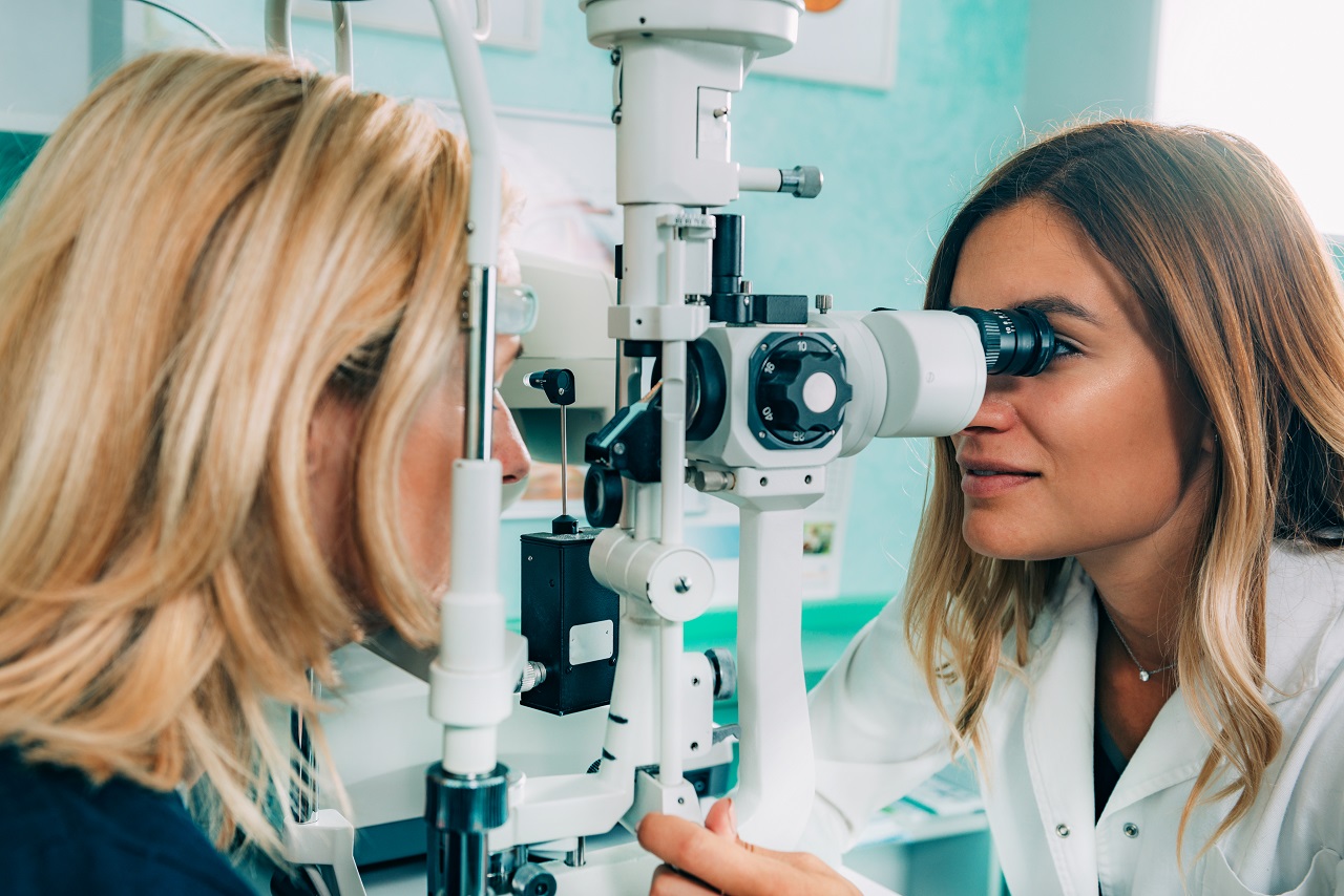 Sprzęt optyczny i okulistyczny do badania wzroku – jakie warto posiadać?