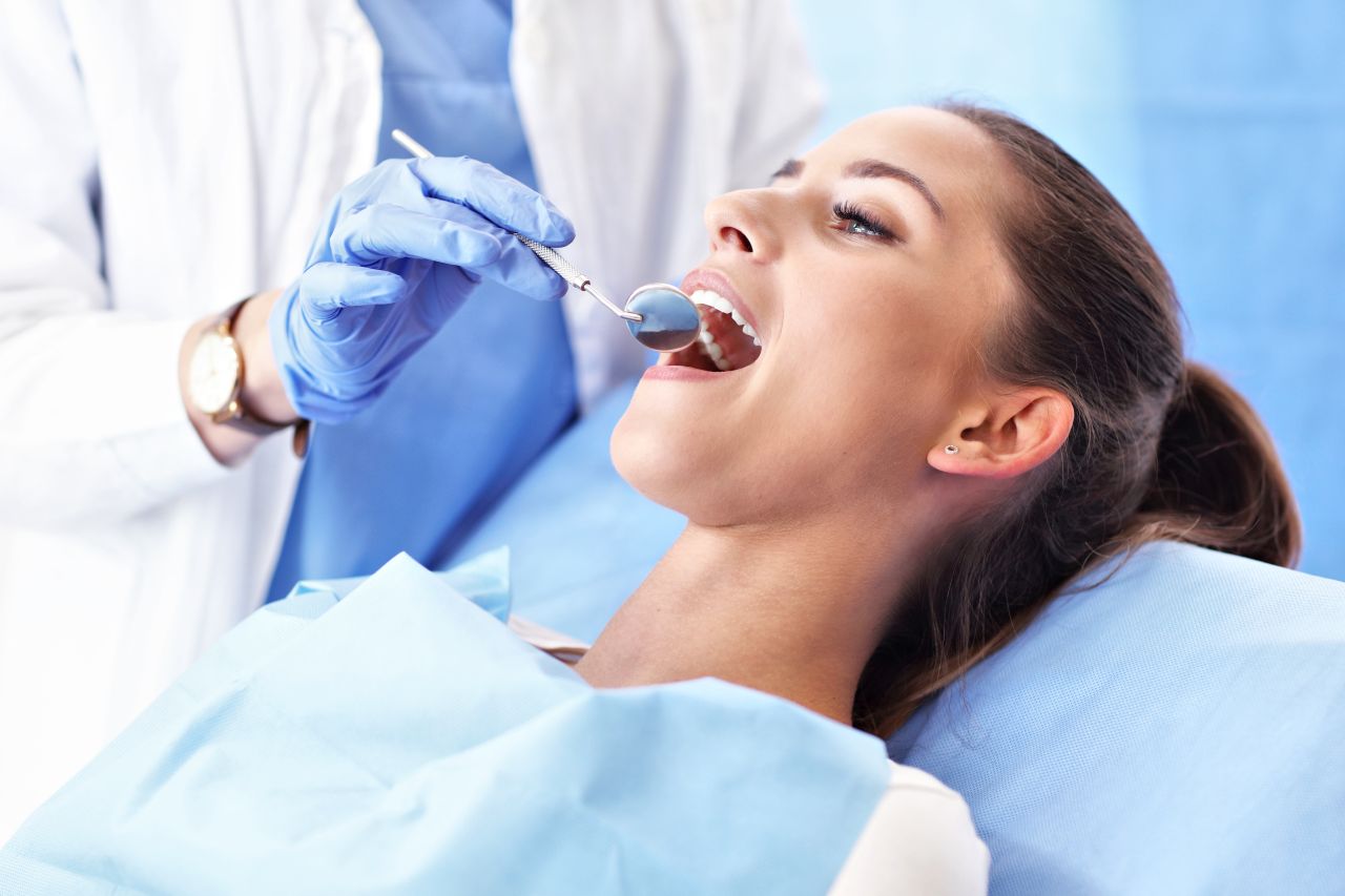 Dentysta – jakie zabiegi wykonuje?